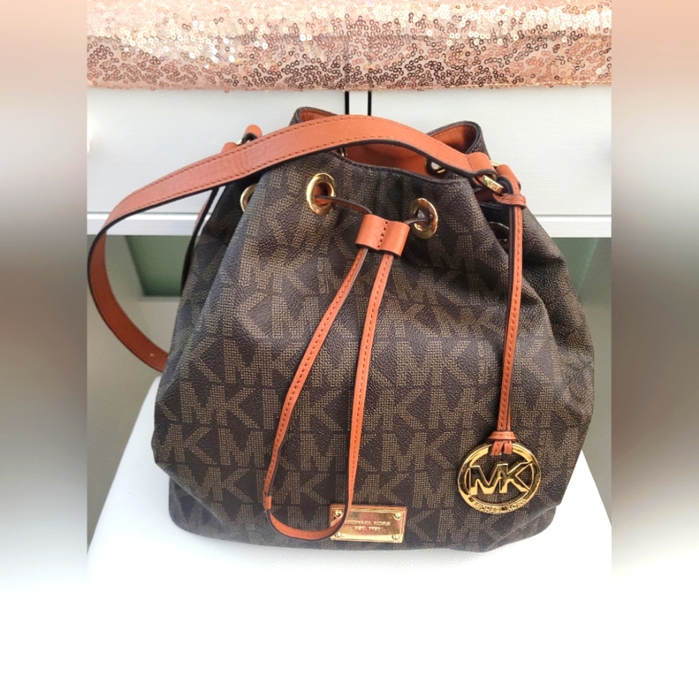 NWOT Beautiful Michael Kors MK Drawstring Crossbody